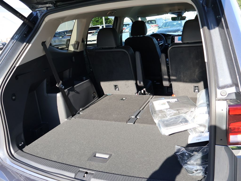 2025 Volkswagen Atlas SE Technology photo 18
