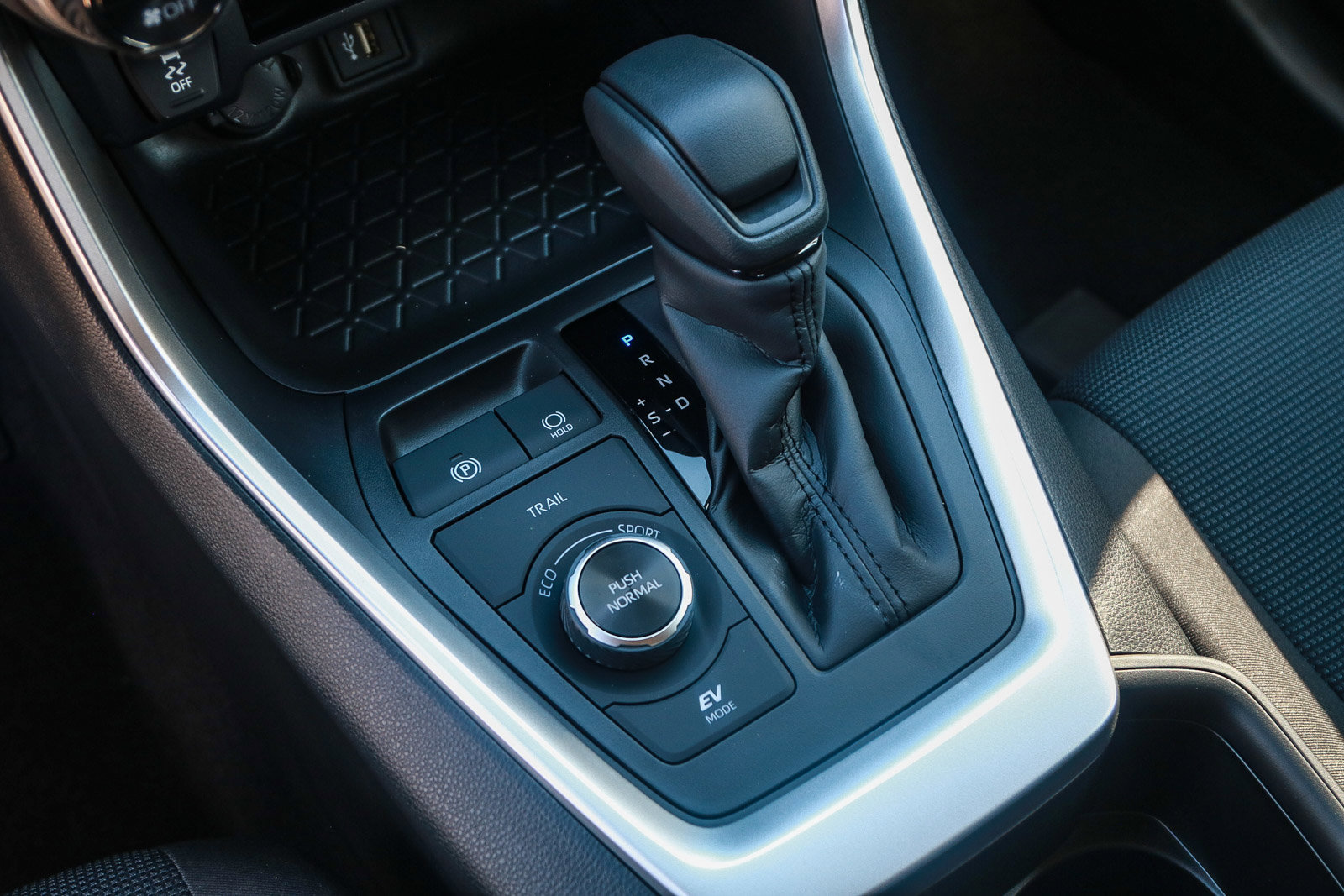 2025 Toyota RAV4 Hybrid LE photo 19