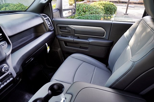 New 2024 Bright White Clear-Coat Exterior Paint RAM Tradesman image 29