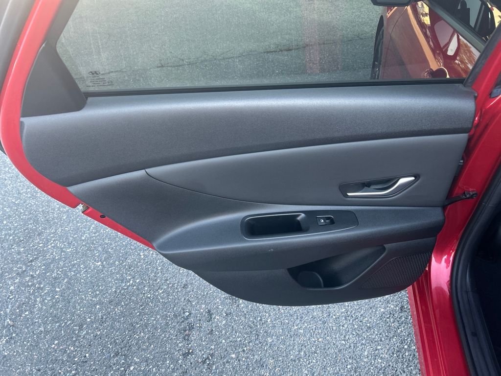 2022 Hyundai Elantra SEL Convenience photo 18