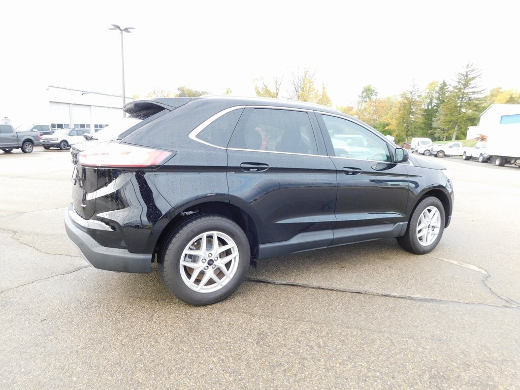 2024 Ford Edge SEL photo 2