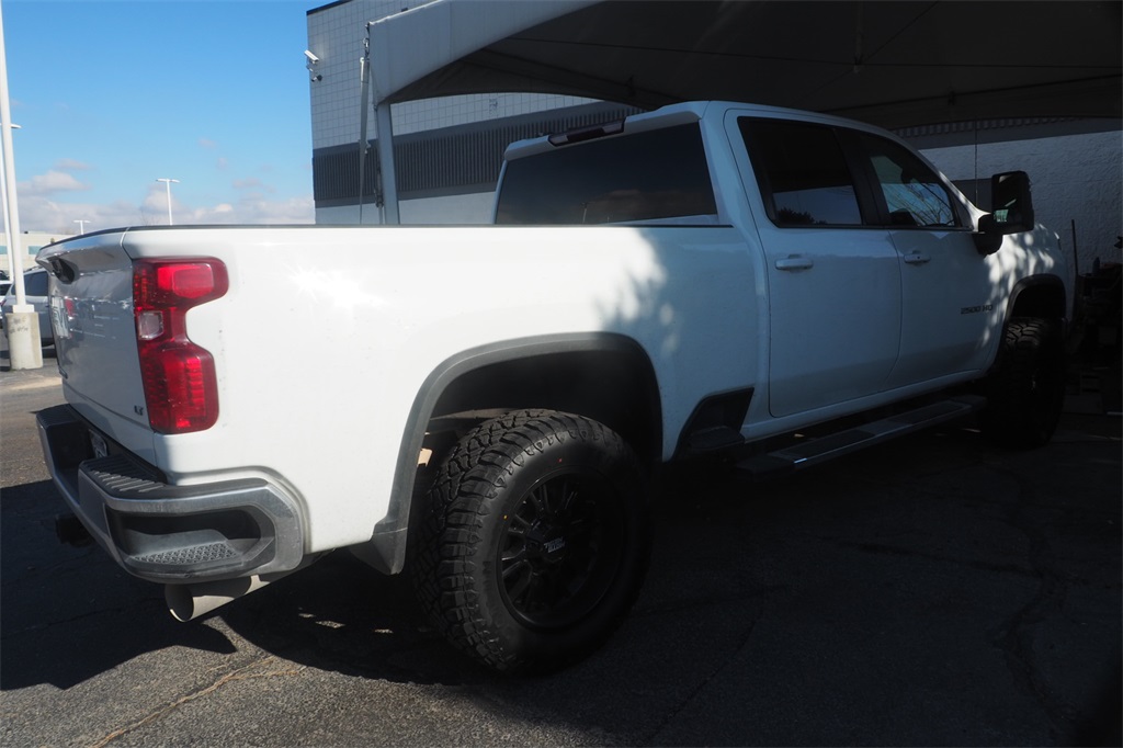 2023 Chevrolet Silverado 2500HD LT photo 3