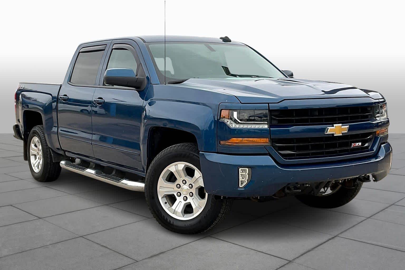 2018 Chevrolet Silverado 1500 LT photo 2
