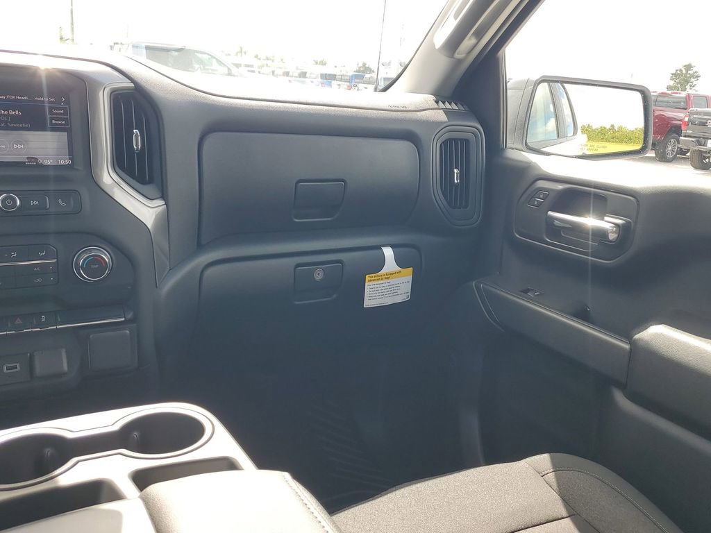 2025 Chevrolet Silverado 1500 Custom photo 11