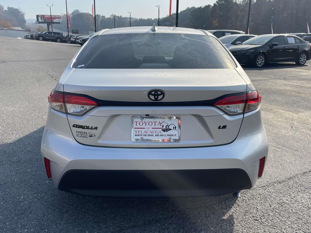 2025 Toyota Corolla LE photo 2