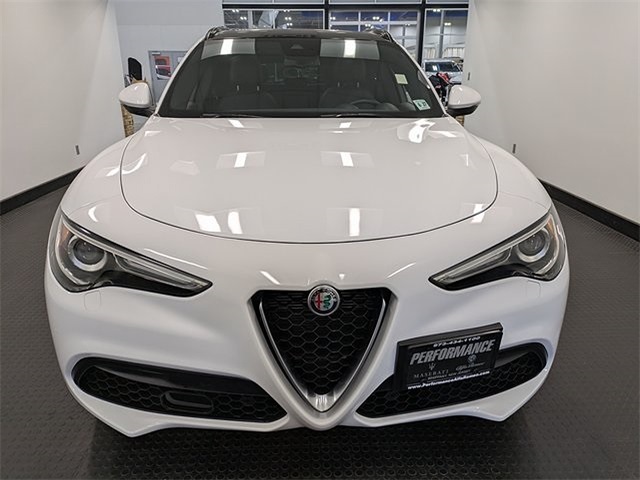 2022 Alfa Romeo Stelvio Ti photo 2
