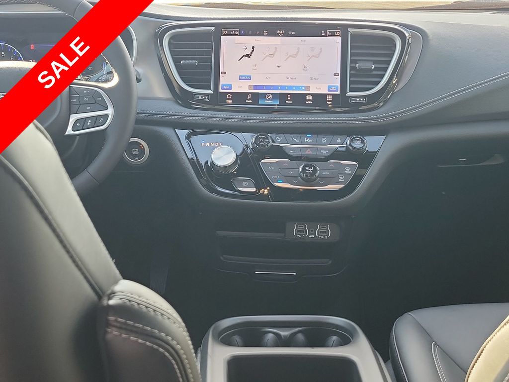 2025 Chrysler Pacifica photo 27