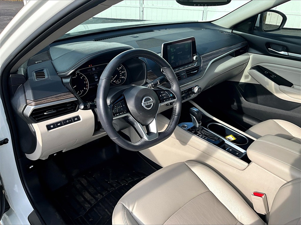 2021 Nissan Altima 2.5 Platinum photo 7