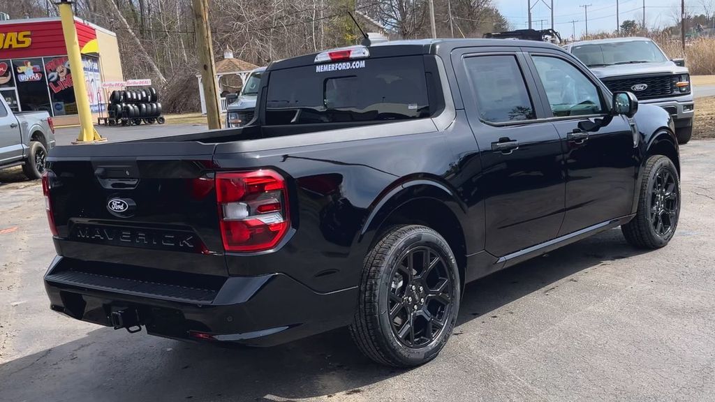 2025 Ford Maverick photo 3