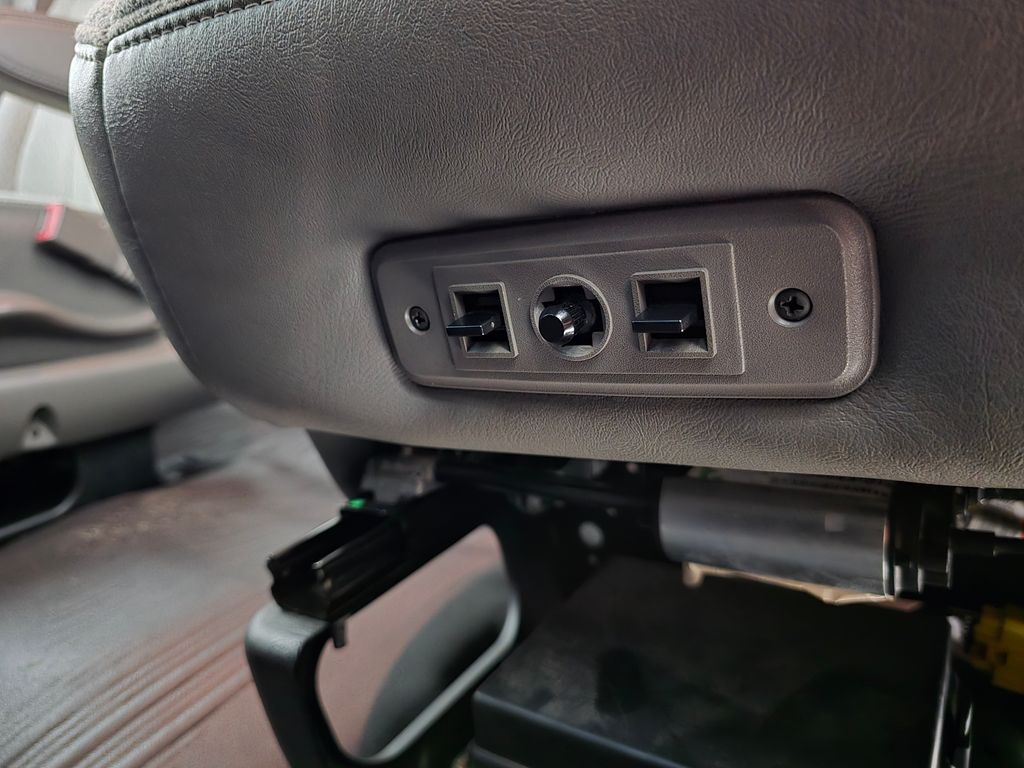 2022 Chevrolet Express 3500 LS photo 5