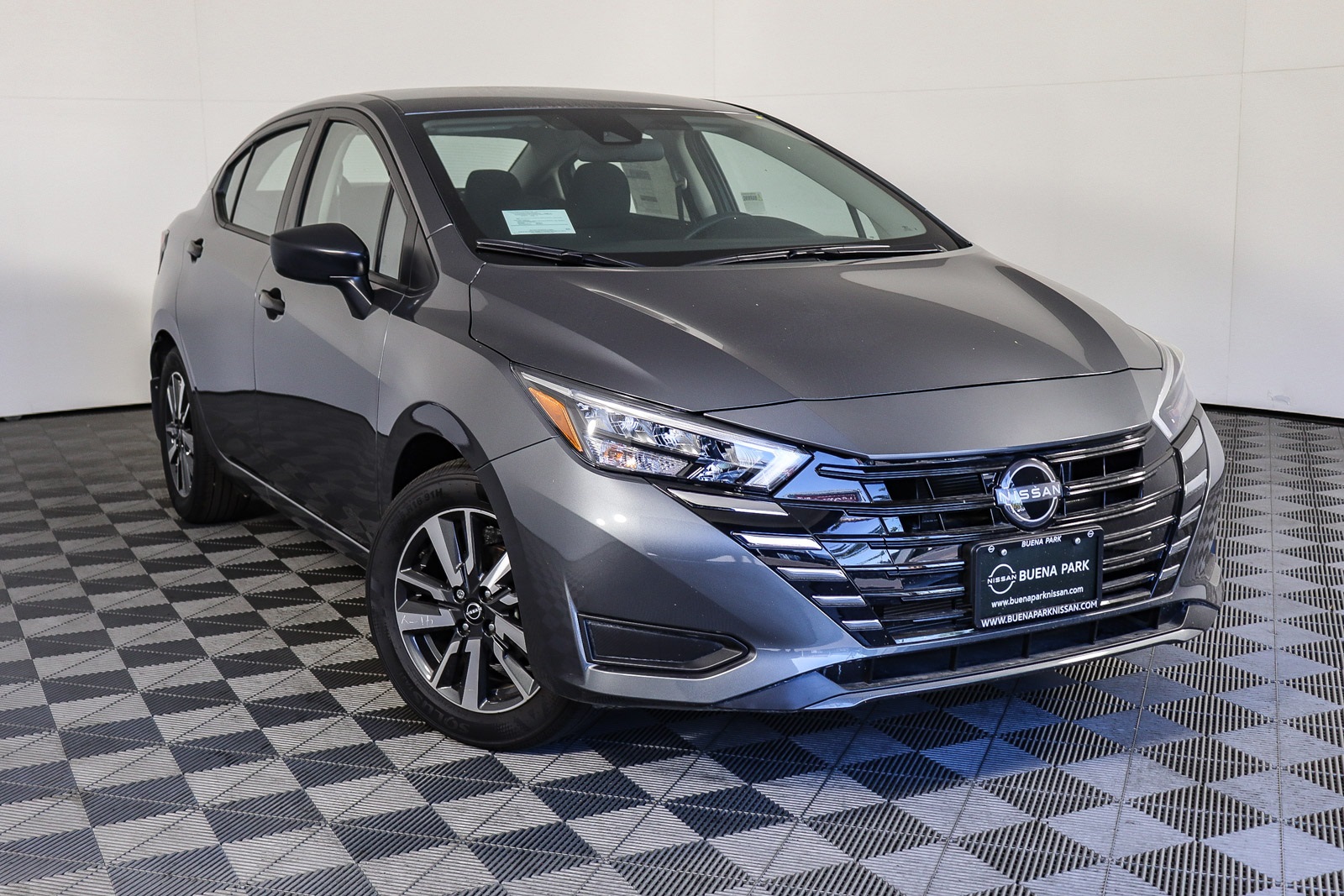 2025 Nissan Versa S's photo