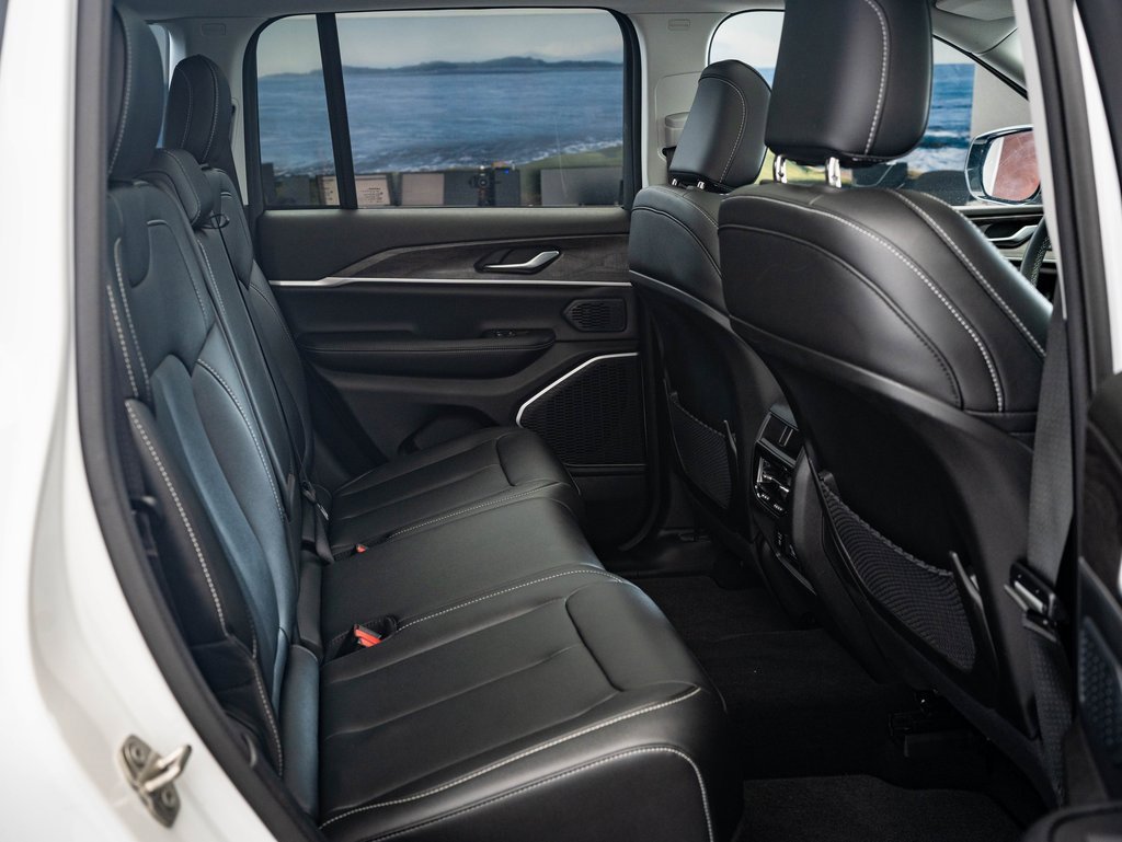 2023 Jeep Cherokee 4xe photo 35