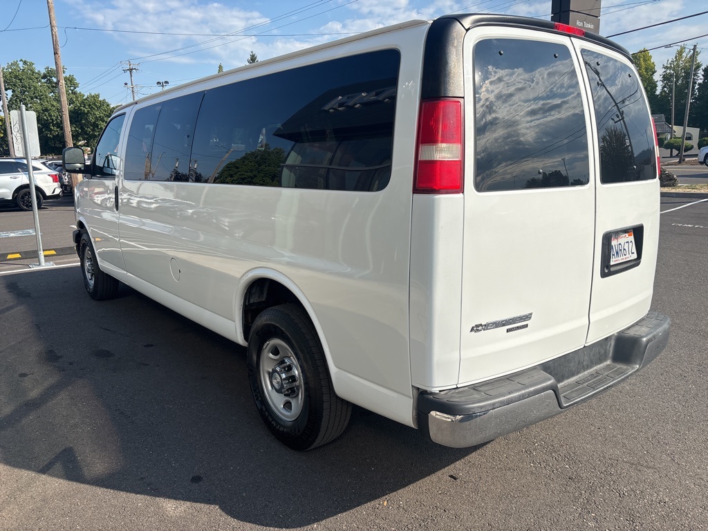 2016 Chevrolet Express 3500 Passenger Van photo 7