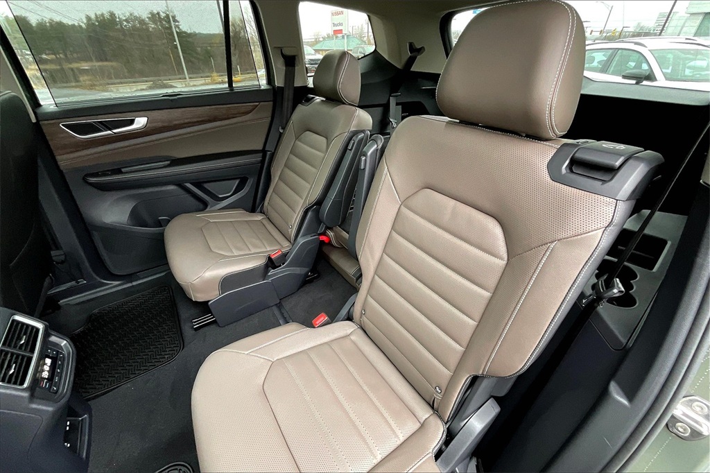 2025 Volkswagen Atlas SEL photo 14
