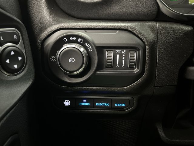 2022 Jeep Wrangler Unlimited Sahara 4xe photo 23