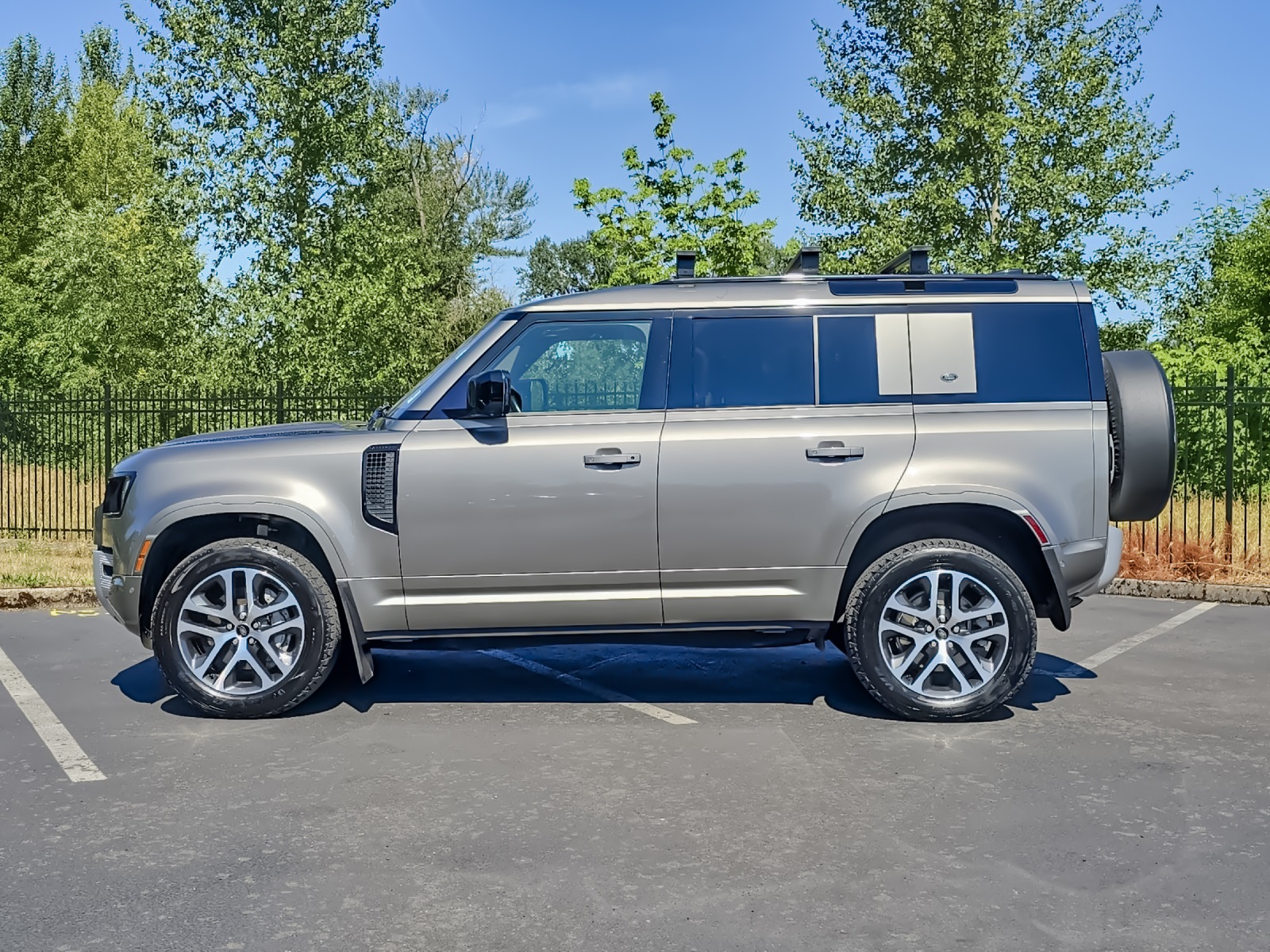 2022 Land Rover Defender 110 XS Edition photo 5