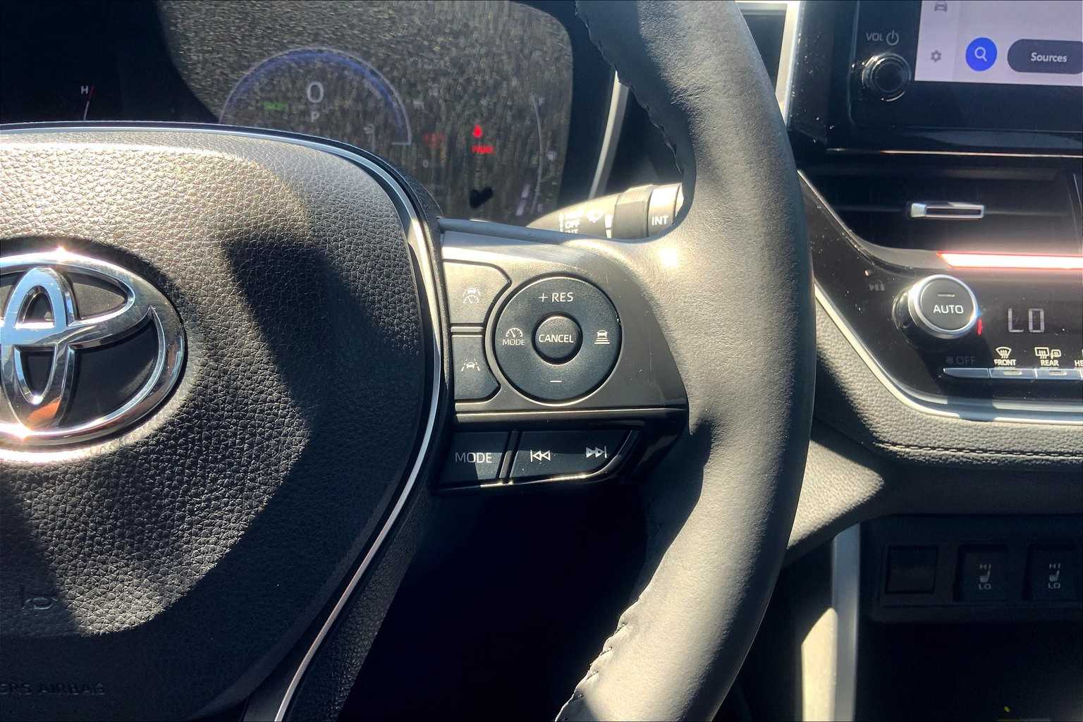 2023 Toyota Corolla Cross Hybrid XSE photo 20