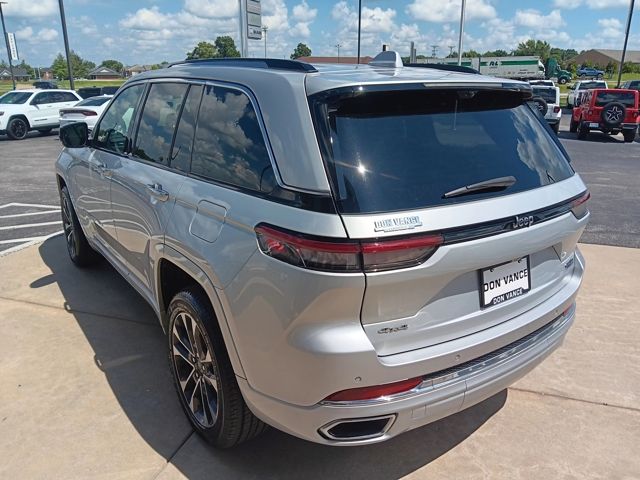 2022 Jeep Grand Cherokee Overland photo 2