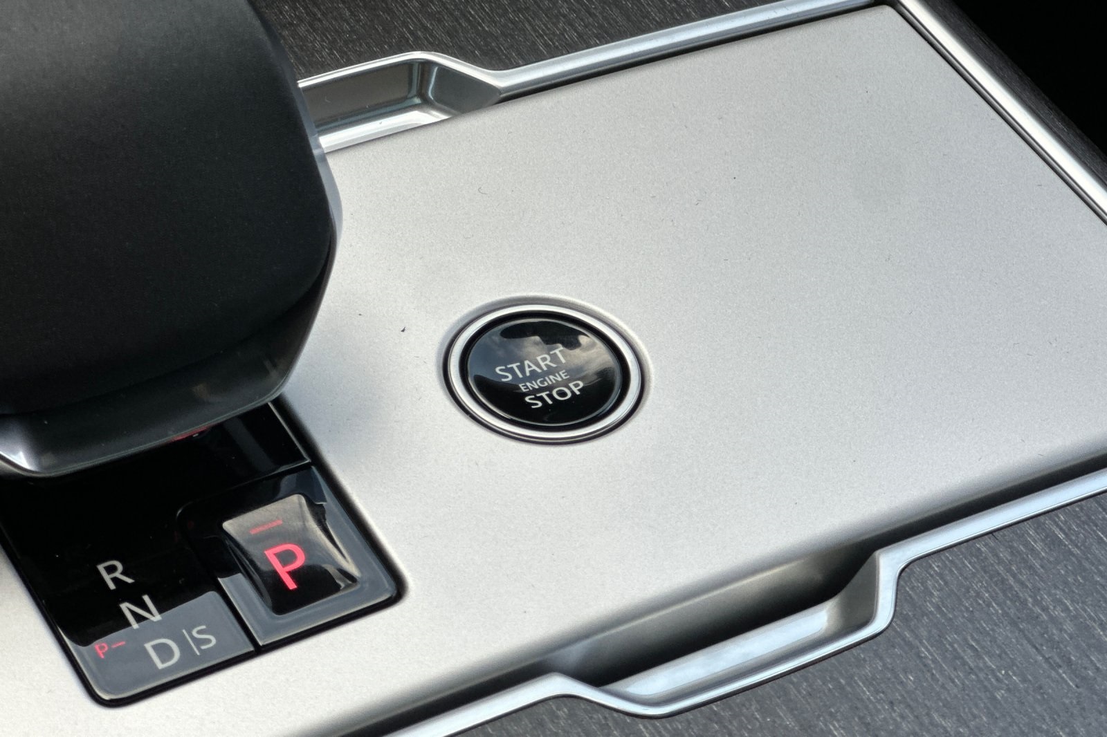 2025 Land Rover Range Rover SE photo 25