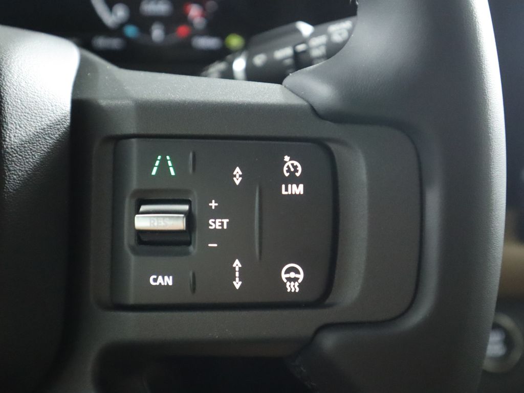 2025 Land Rover Defender 110 S photo 13
