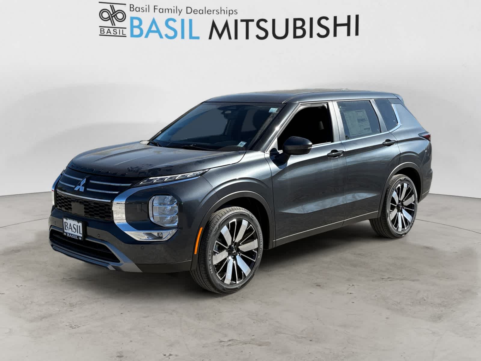 2025 Mitsubishi Outlander SE's photo