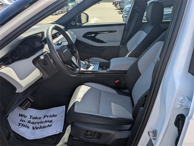 2026 Land Rover Range Rover Evoque Dynamic SE photo 4