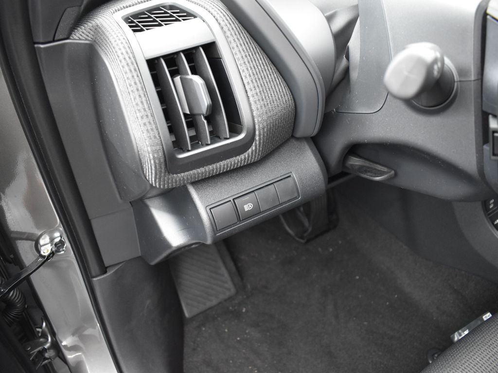 2025 Subaru Solterra Premium photo 9