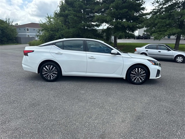 2023 Nissan Altima 2.5 SV photo 3