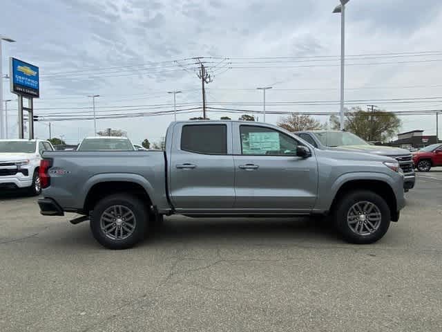 2025 Chevrolet Colorado Work Truck LT photo 2