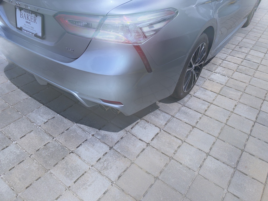 2020 Toyota Camry SE photo 4