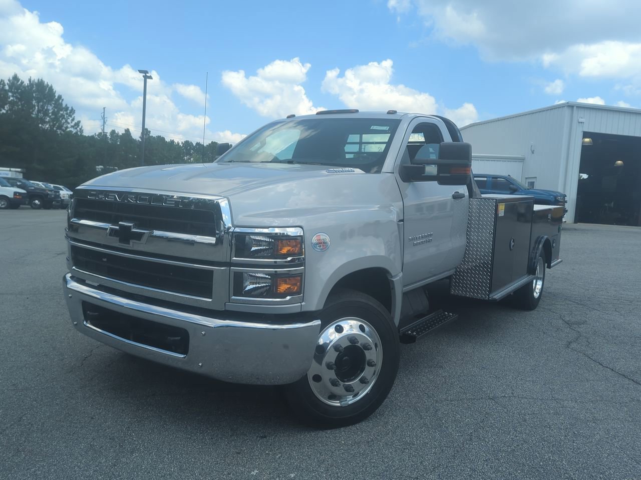 2024 Chevrolet Silverado 4500 Medium Duty Chassis Cab Work Truck's photo