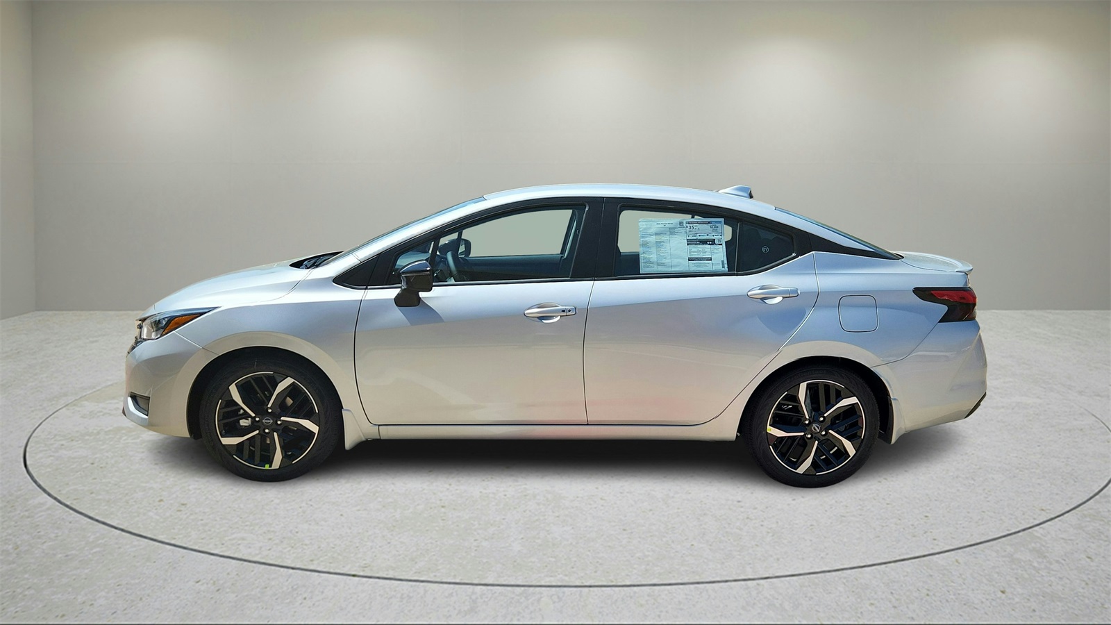 2025 Nissan Versa SR photo 6