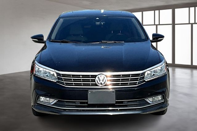 2018 Volkswagen Passat 2.0T SEL Premium photo 4