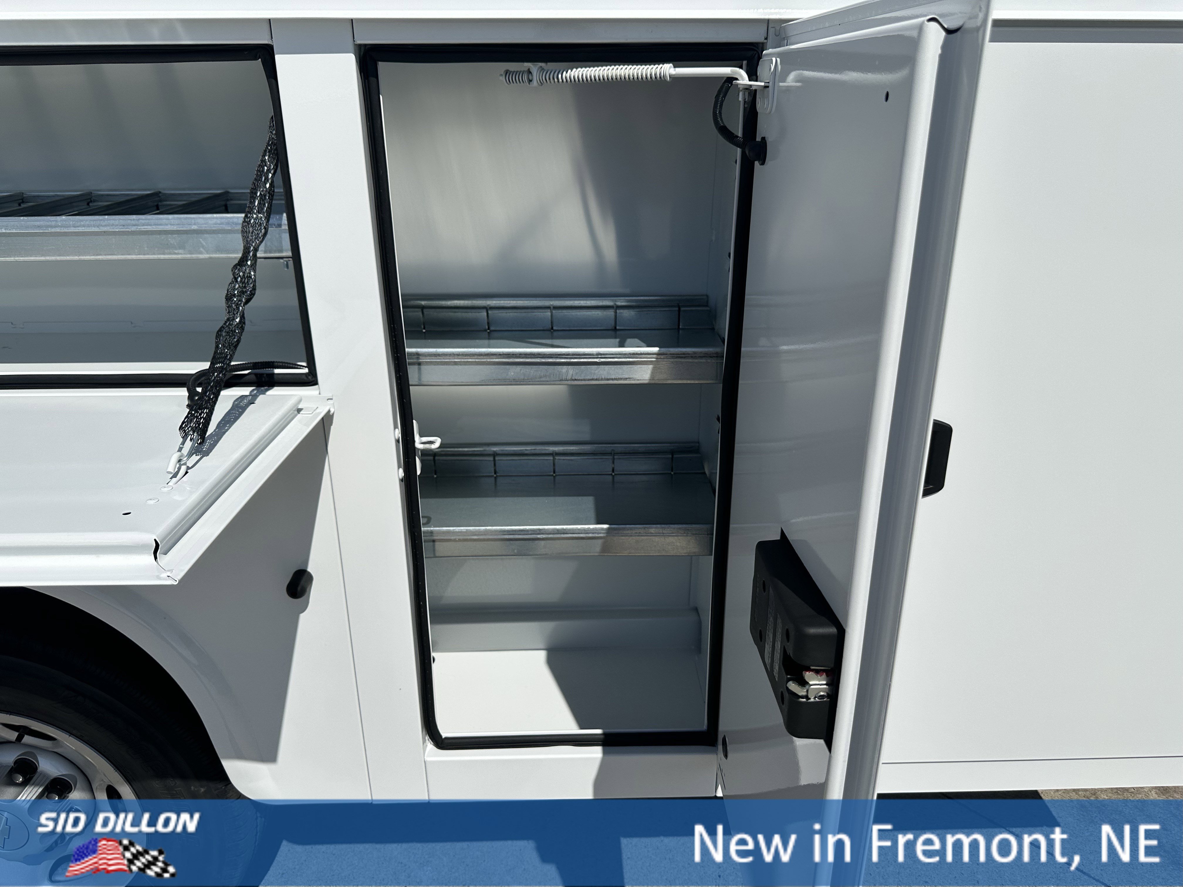 2025 Chevrolet Express Cutaway 3500 photo 4