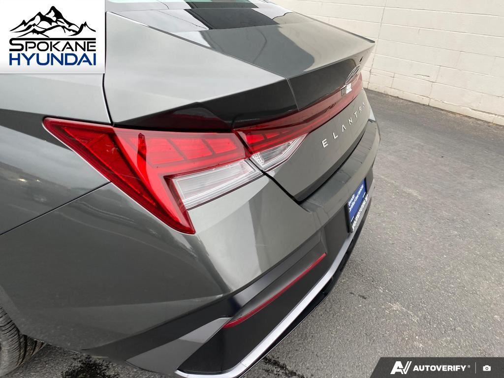 2024 Hyundai Elantra SEL Convenience photo 13