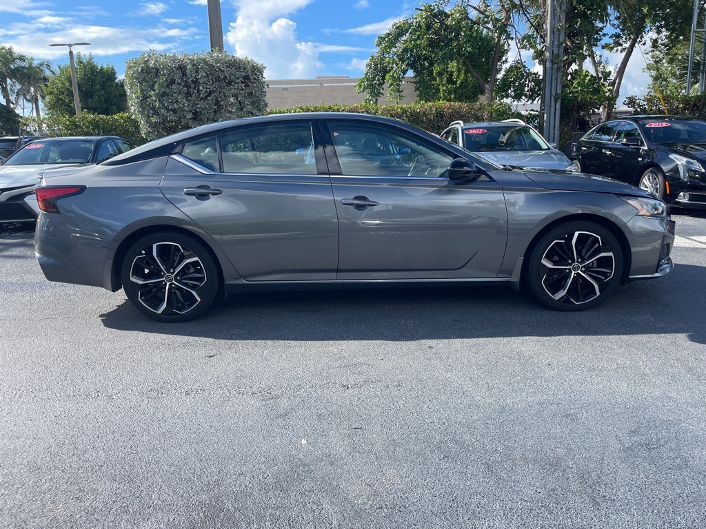 2023 Nissan Altima 2.5 SR photo 2