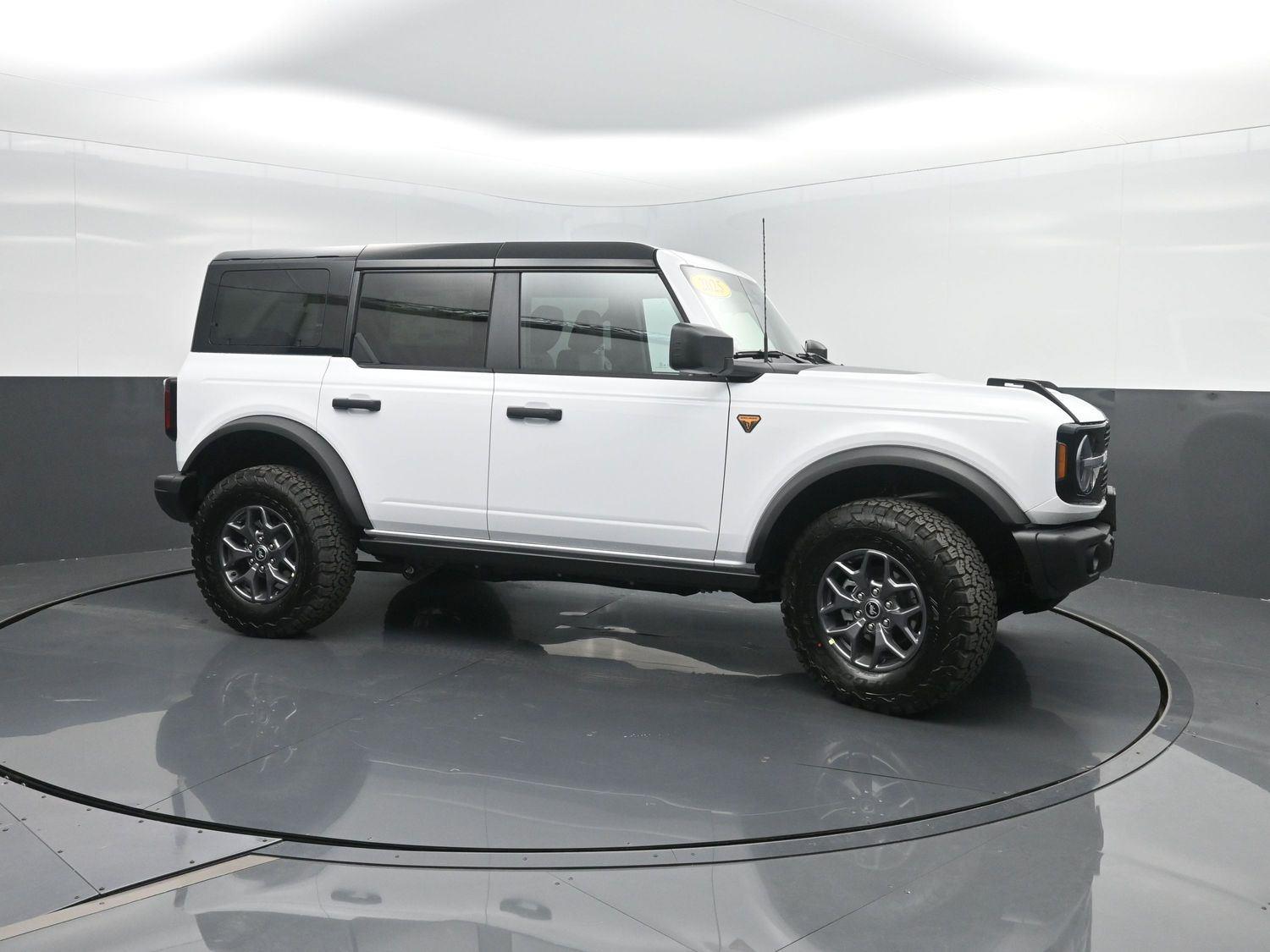 2025 Ford Bronco Badlands photo 3