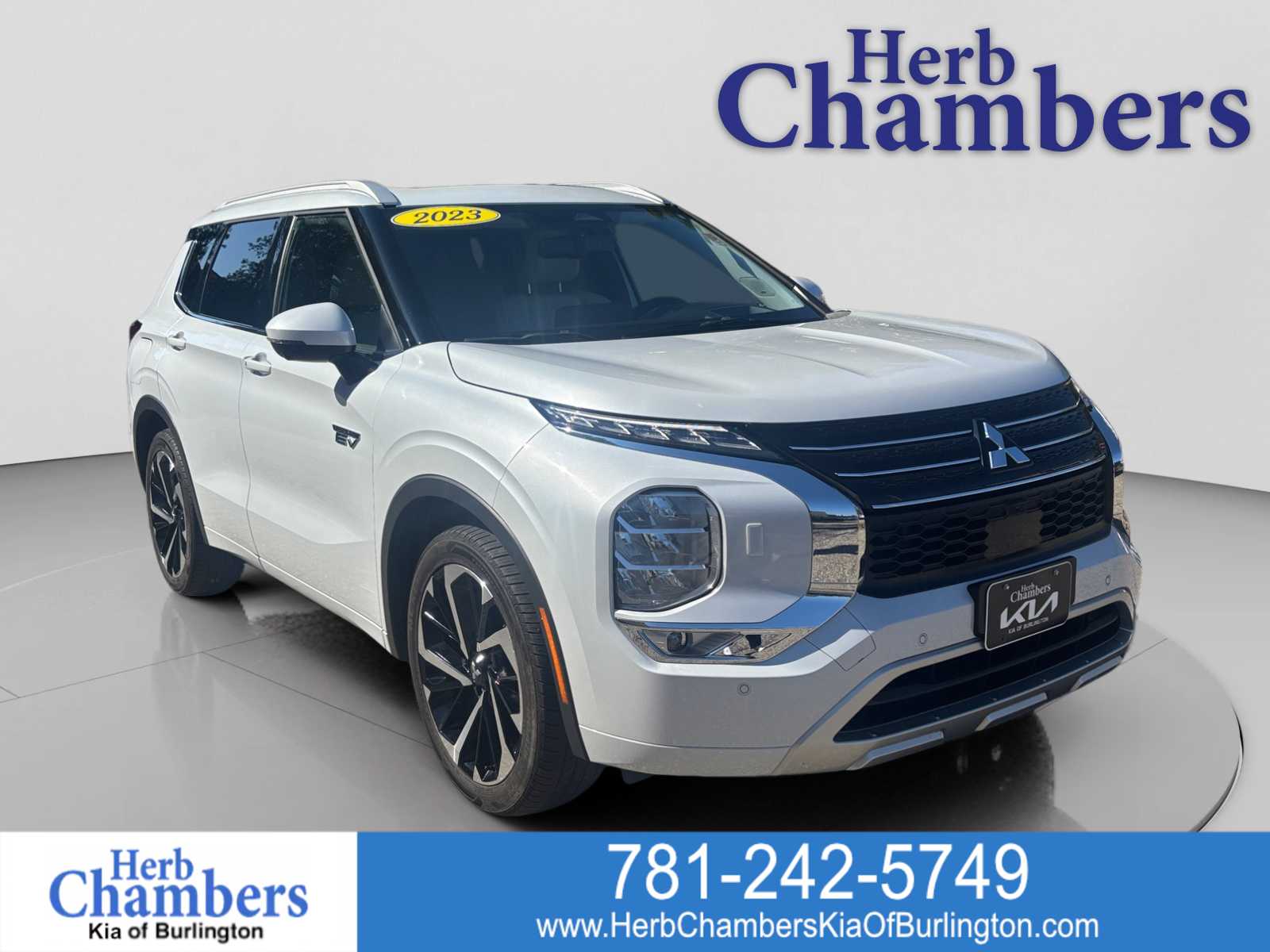 2023 Mitsubishi Outlander Plug-In Hybrid SEL's photo