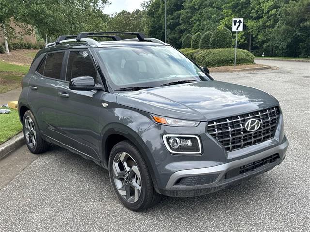 2025 Hyundai Venue Limited photo 3