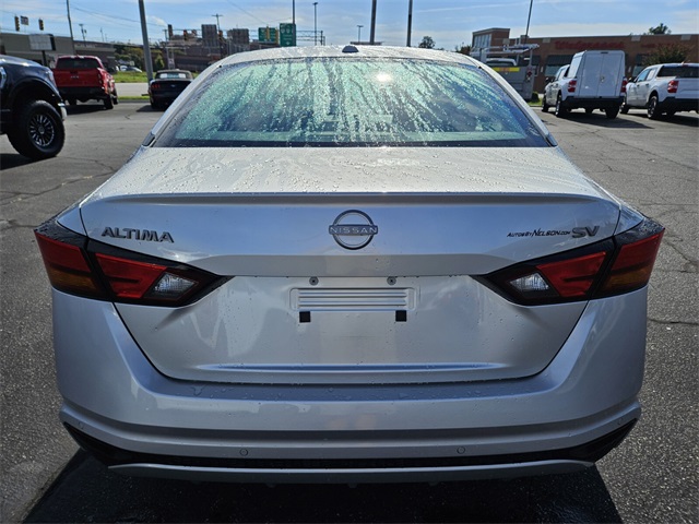 2023 Nissan Altima 2.5 SV photo 6