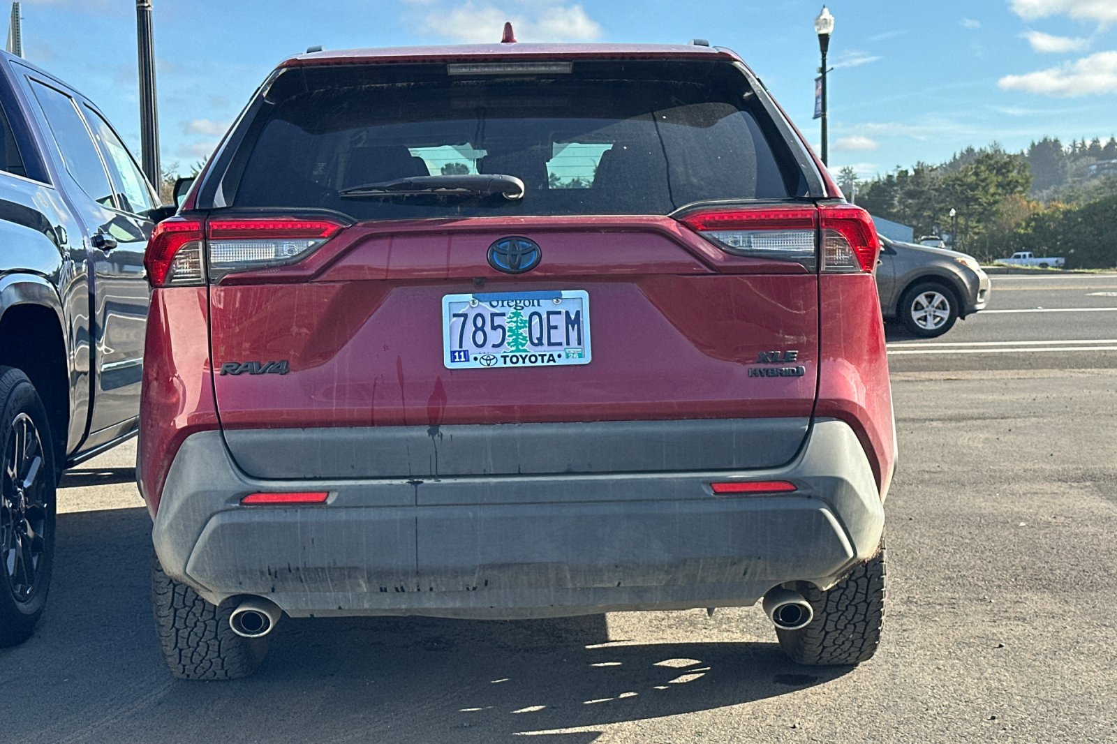 2022 Toyota RAV4 Hybrid XLE Premium photo 2