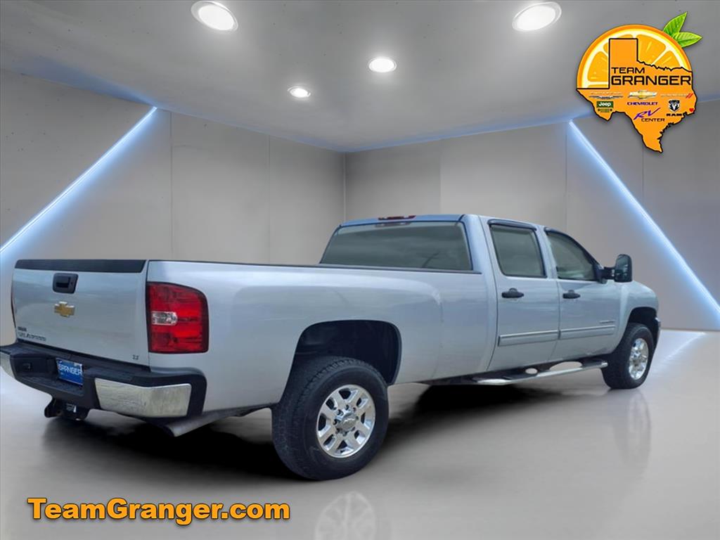 2013 Chevrolet Silverado 2500HD LT photo 3