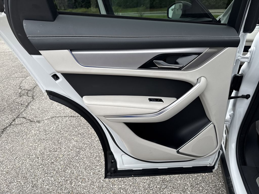 2024 Jaguar F-PACE P250 R-Dynamic S photo 37
