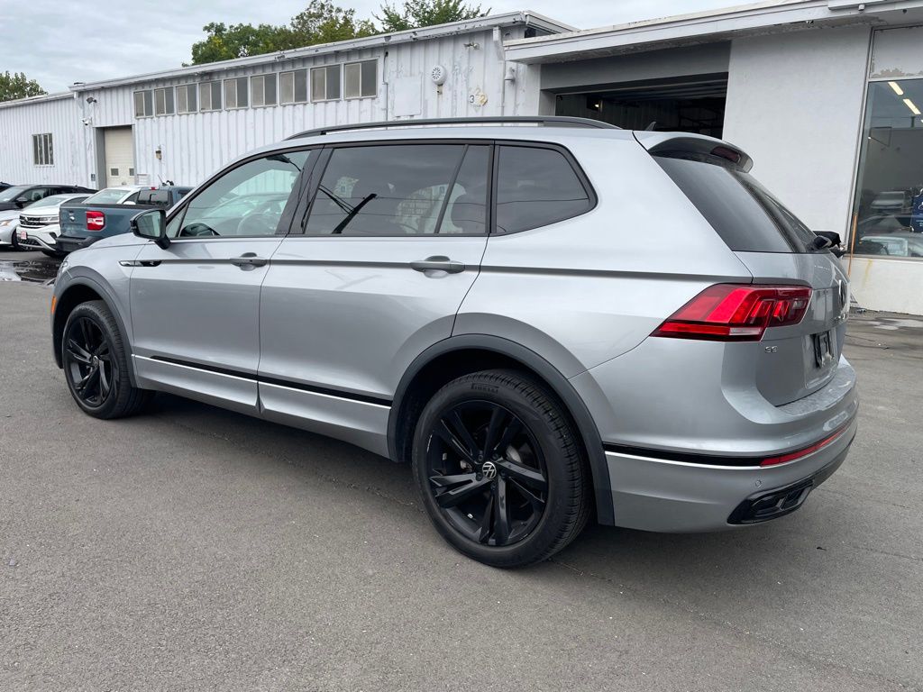 2023 Volkswagen Tiguan SE R-Line Black photo 3