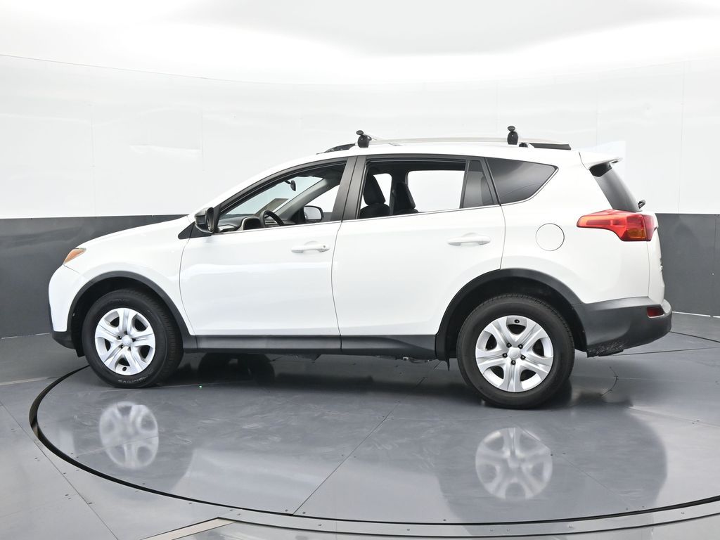 2015 Toyota RAV4 LE photo 3