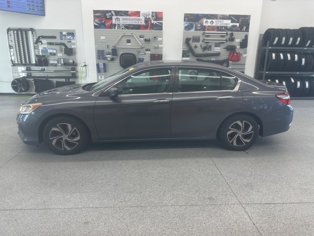 2017 Honda Accord LX photo 4