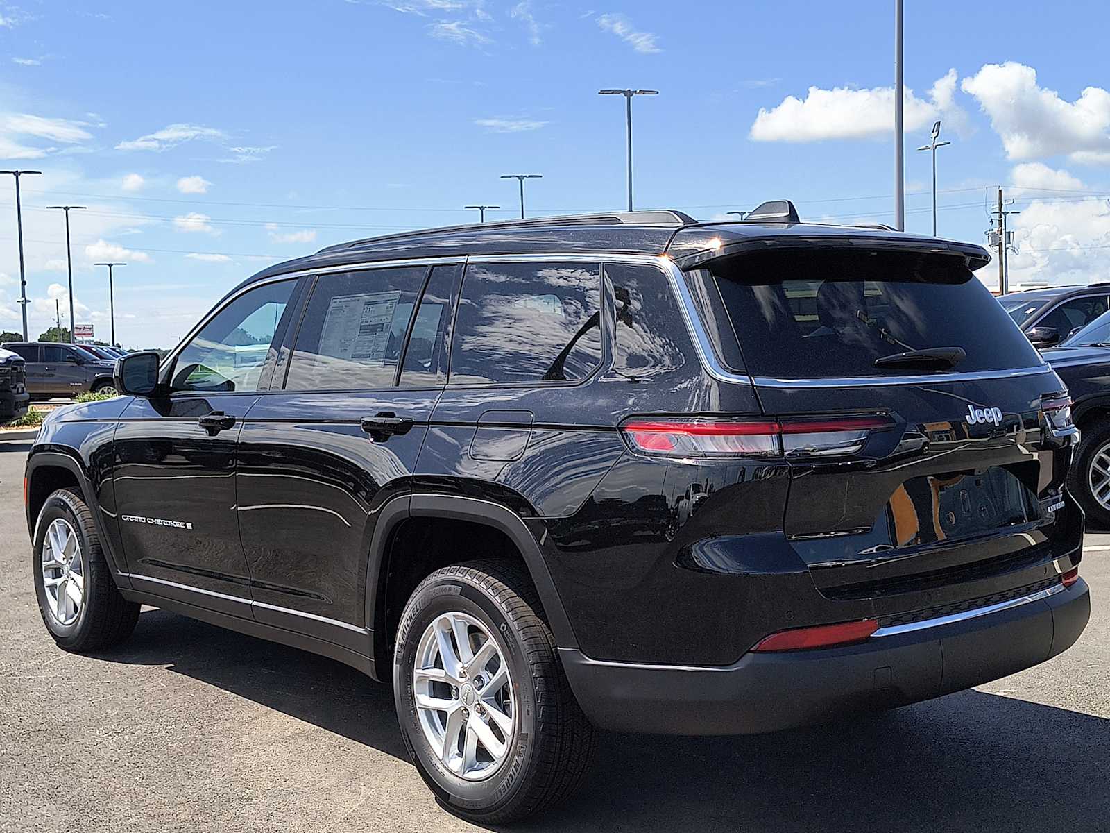 2025 Jeep Grand Cherokee Laredo X photo 3
