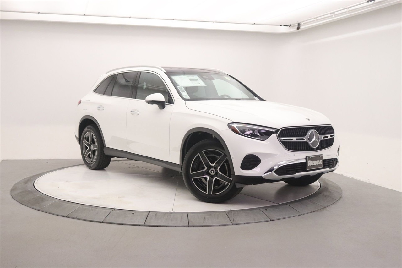 2026 Mercedes-Benz GLC Base's photo