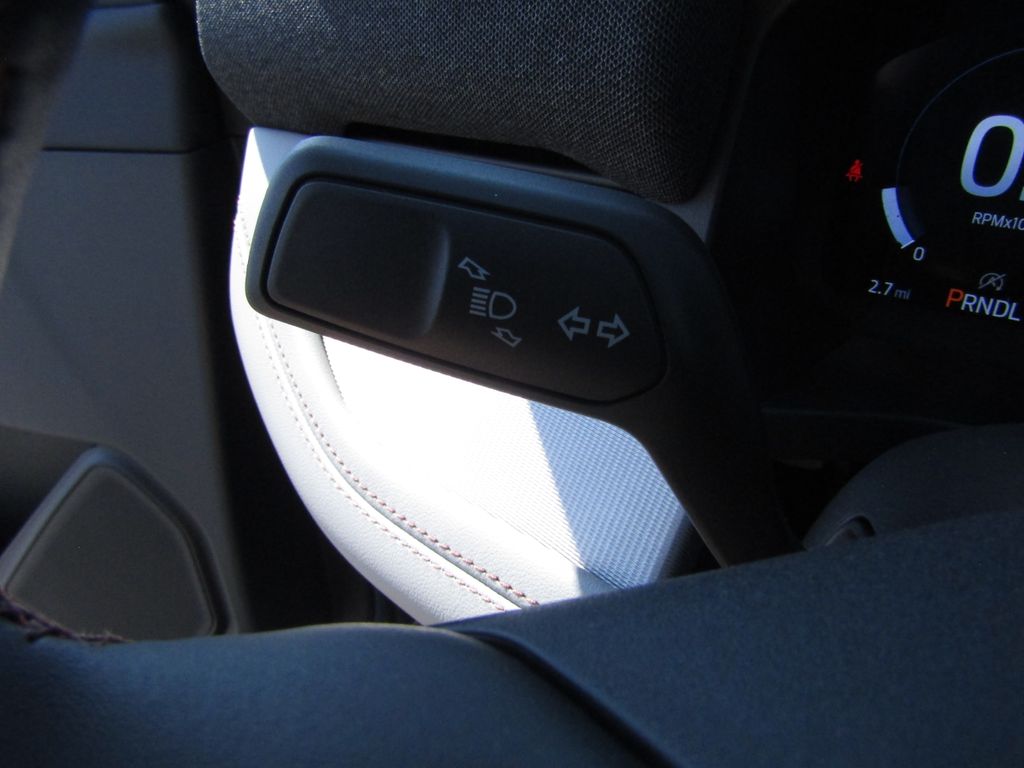 2025 Ford Explorer photo 16