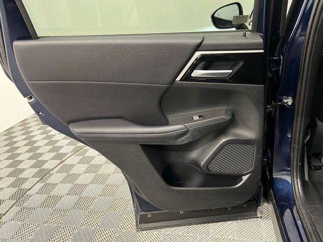 2024 Mitsubishi Outlander SE photo 32